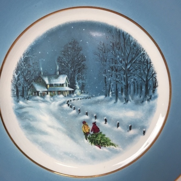 𝅺avon Christmas 1976 Decorative Gold Rimmed Plate - Picture 2 of 8